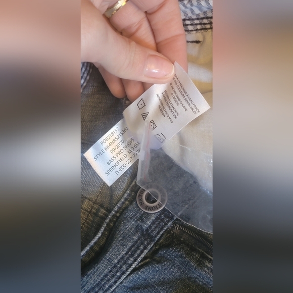 Women's Size 6 Mid Length Natural Reflections BNWOT Denim Shorts. ✨️ - Picture 8 of 9